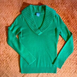 Ann Taylor extra small XS cashmere women’s V-neck sweater. Olive green Like new.